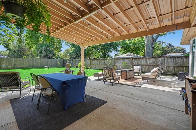 1931 Westlake Road, Houston, TX 77062