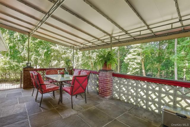 18 Fieldstone Lane, Cortlandt Manor, NY 10567