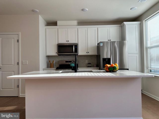 807 SHAY CT, Princeton Junction, NJ 08550