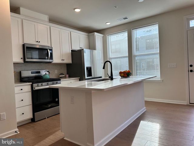 807 SHAY CT, Princeton Junction, NJ 08550