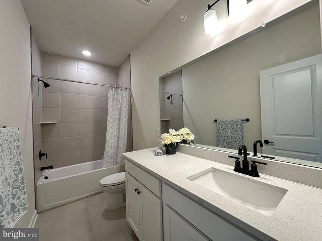 807 SHAY CT, Princeton Junction, NJ 08550