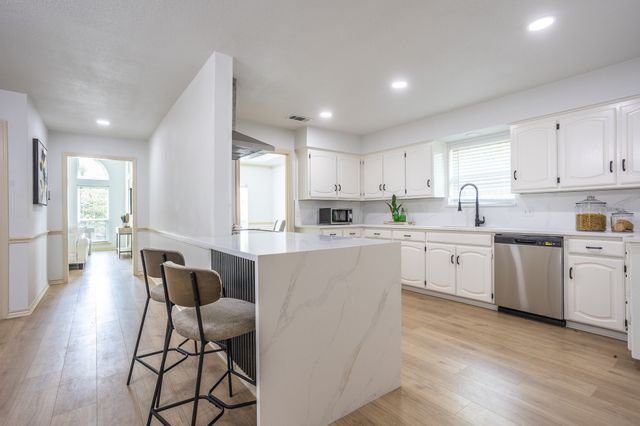 1815 Seabrook Drive, Duncanville, TX 75137