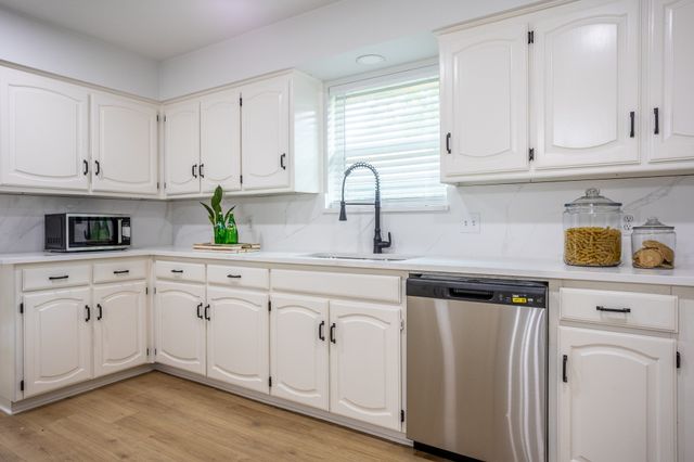 1815 Seabrook Drive, Duncanville, TX 75137