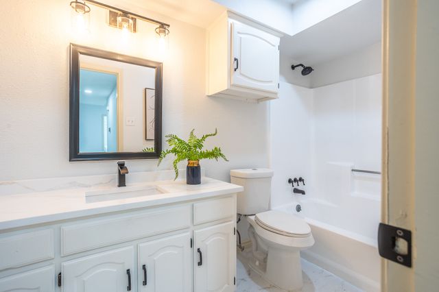 1815 Seabrook Drive, Duncanville, TX 75137