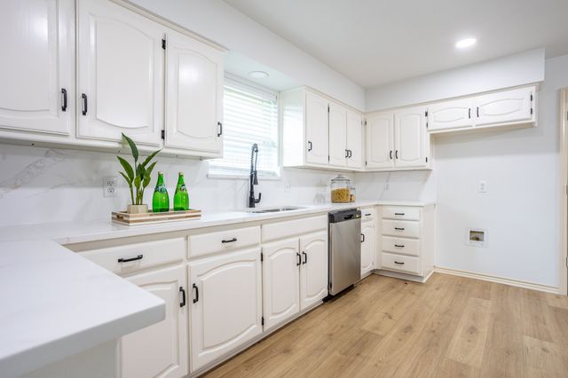 1815 Seabrook Drive, Duncanville, TX 75137