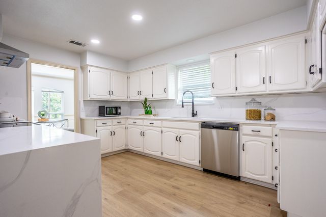 1815 Seabrook Drive, Duncanville, TX 75137