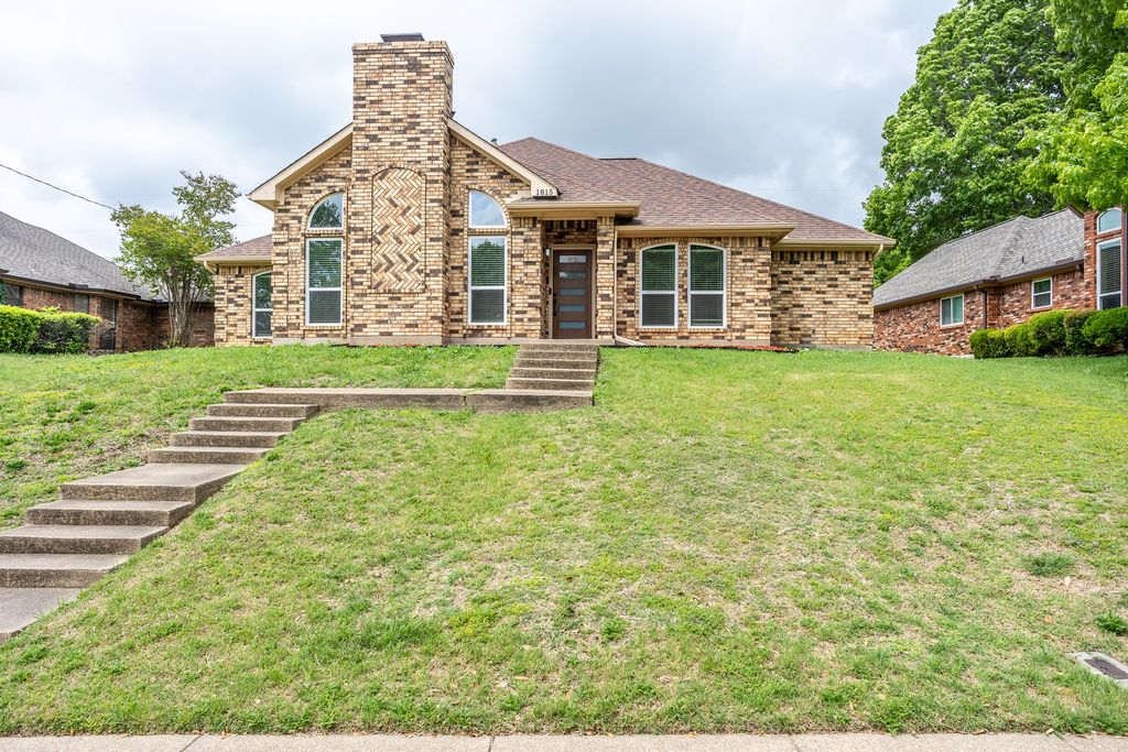 1815 Seabrook Drive, Duncanville, TX 75137