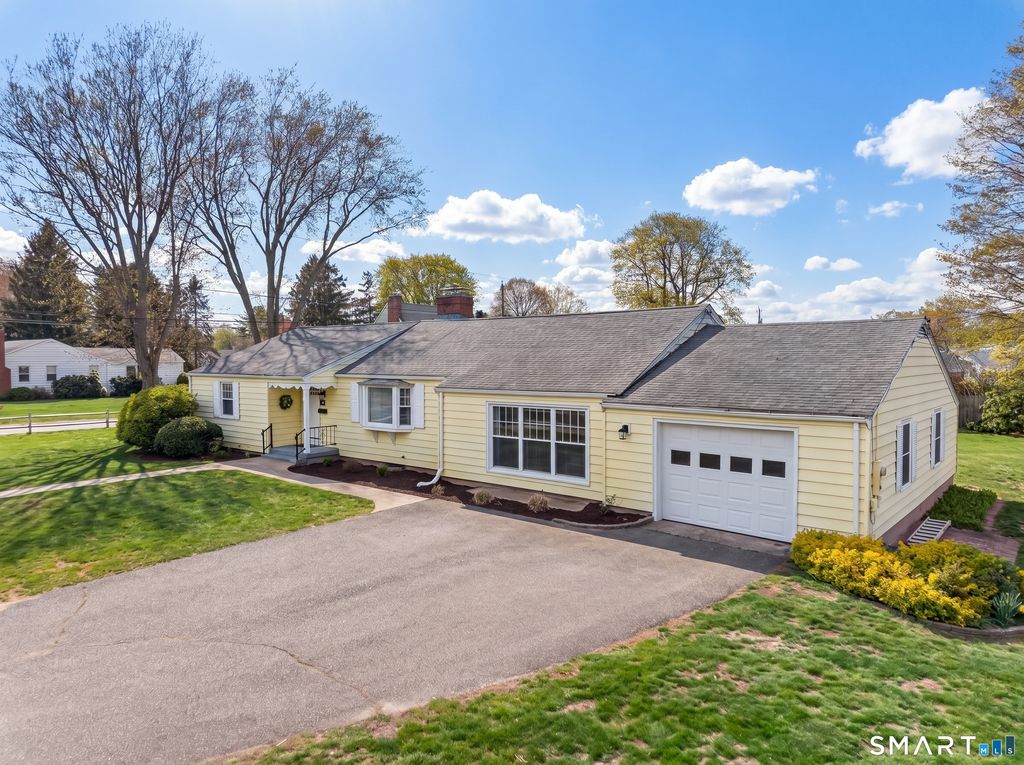46 Lynde Street, Old Saybrook, CT 06475