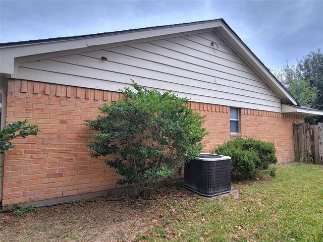 15239 Ensenada Drive, Houston, TX 77083