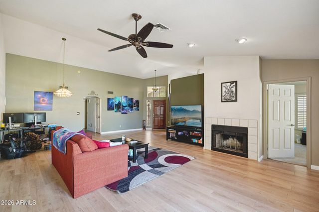 2308 W COMSTOCK Drive, Chandler, AZ 85224