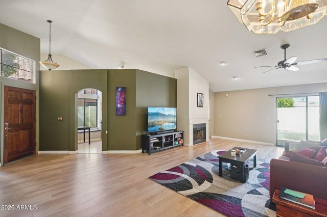 2308 W COMSTOCK Drive, Chandler, AZ 85224