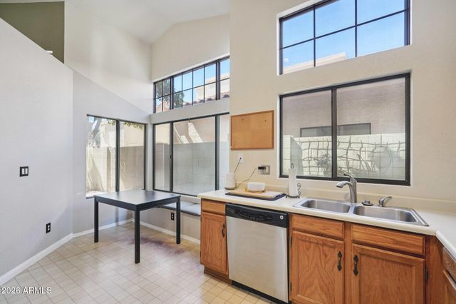 2308 W COMSTOCK Drive, Chandler, AZ 85224