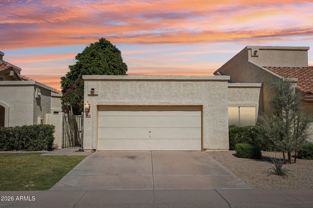 2308 W COMSTOCK Drive, Chandler, AZ 85224