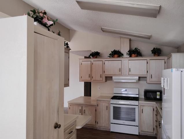 15181 Van Buren Blvd 102, Riverside, CA 92504