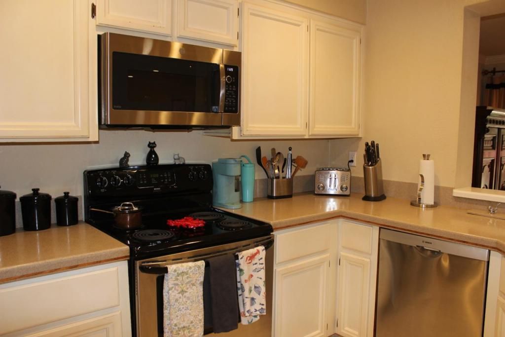 Image 7 of property listing at 228 Flynn Avenue, Mountain View, CA 94043