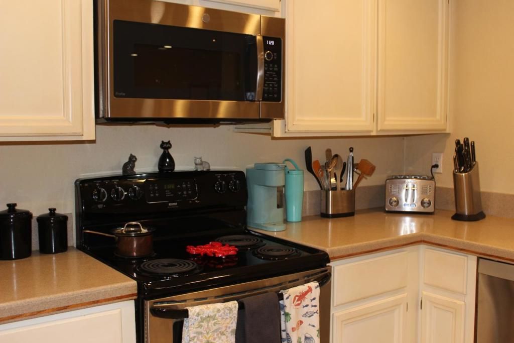 Image 8 of property listing at 228 Flynn Avenue, Mountain View, CA 94043