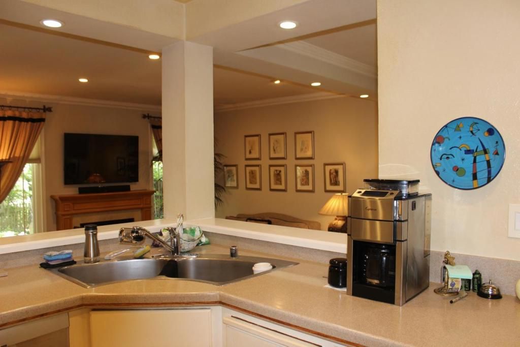 Image 9 of property listing at 228 Flynn Avenue, Mountain View, CA 94043