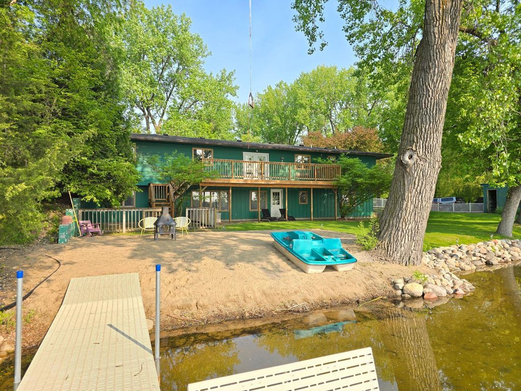 820 Chinook Avenue SW, Avon, MN 56310
