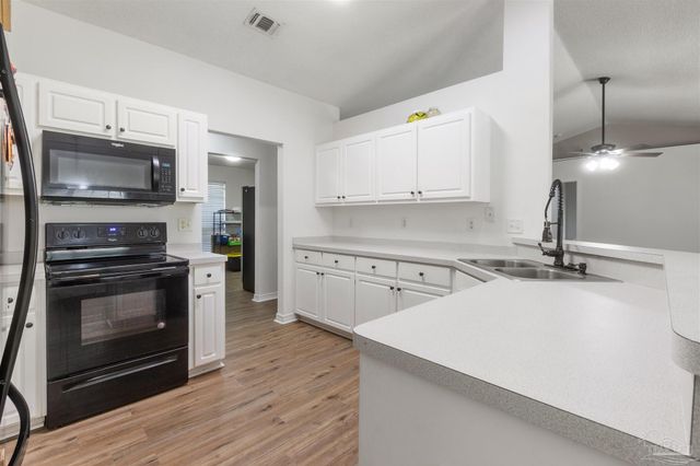 6917 Kapok Dr, Milton, FL 32583