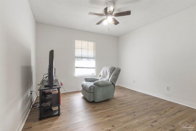 6917 Kapok Dr, Milton, FL 32583