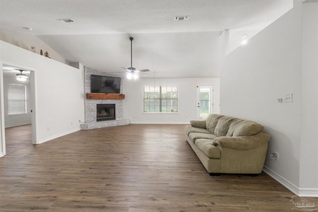 6917 Kapok Dr, Milton, FL 32583