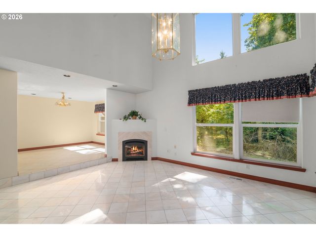 534 Ne SOUTH SHORE Rd, Portland, OR 97211