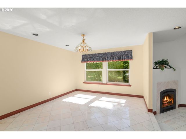534 Ne SOUTH SHORE Rd, Portland, OR 97211