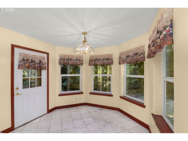 534 Ne SOUTH SHORE Rd, Portland, OR 97211