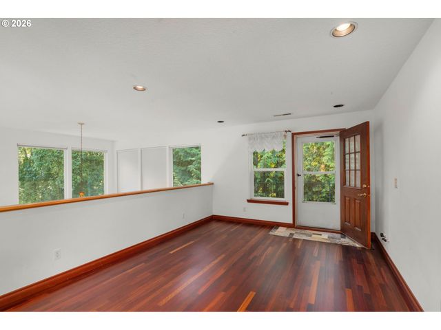 534 Ne SOUTH SHORE Rd, Portland, OR 97211