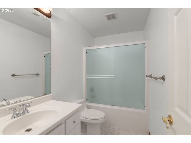 534 Ne SOUTH SHORE Rd, Portland, OR 97211
