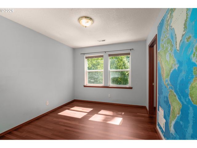 534 Ne SOUTH SHORE Rd, Portland, OR 97211