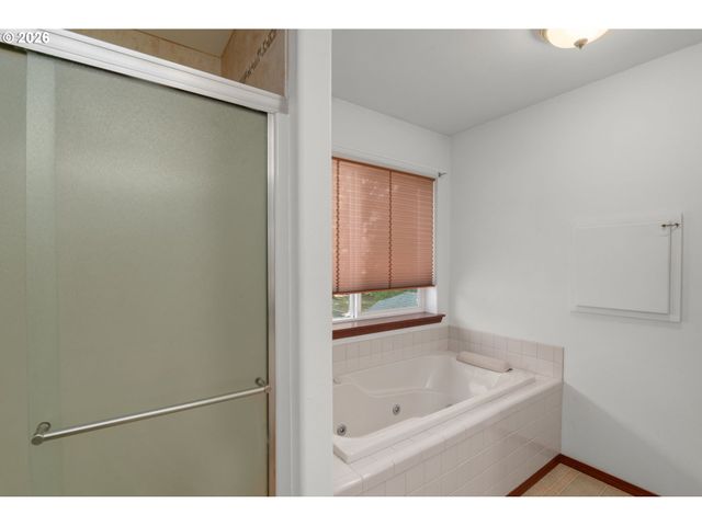 534 Ne SOUTH SHORE Rd, Portland, OR 97211