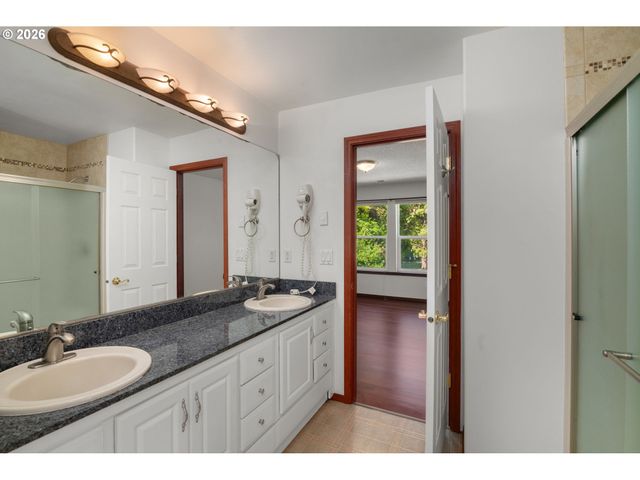 534 Ne SOUTH SHORE Rd, Portland, OR 97211