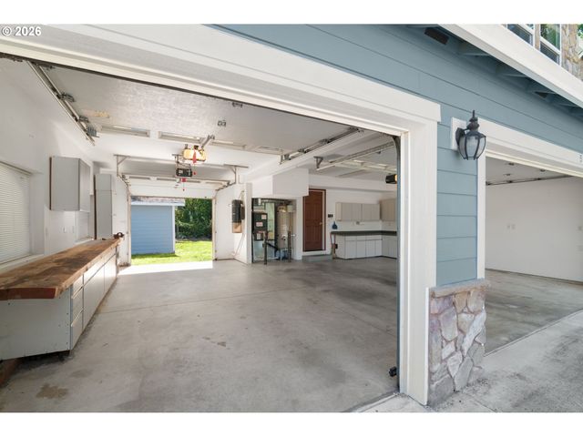 534 Ne SOUTH SHORE Rd, Portland, OR 97211