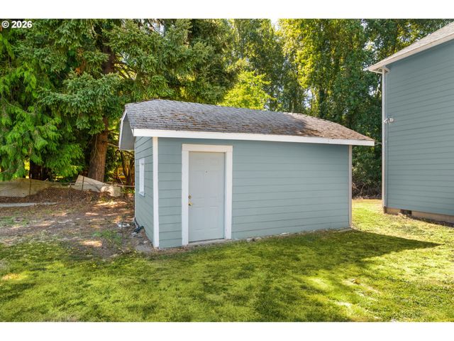 534 Ne SOUTH SHORE Rd, Portland, OR 97211