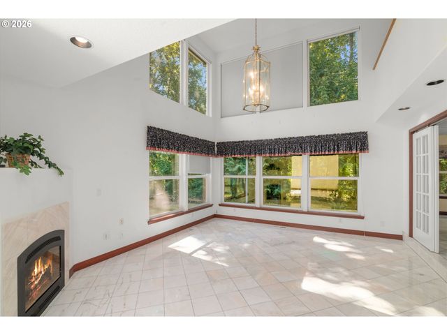 534 Ne SOUTH SHORE Rd, Portland, OR 97211