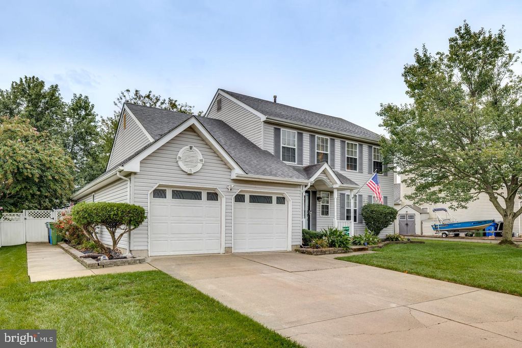 28 SWEETBRIAR DR, Sicklerville, NJ 08081