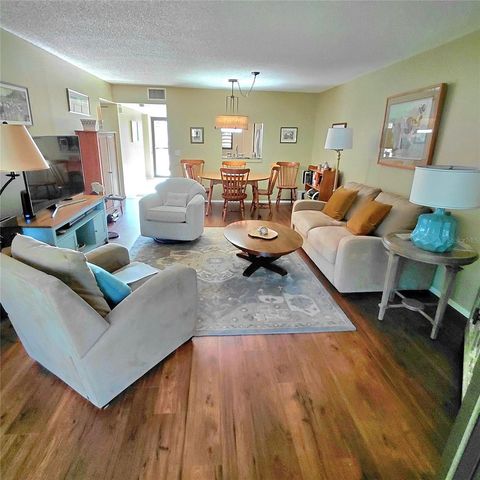 137 PINENEEDLE DRIVE 137, Bradenton, FL 34210