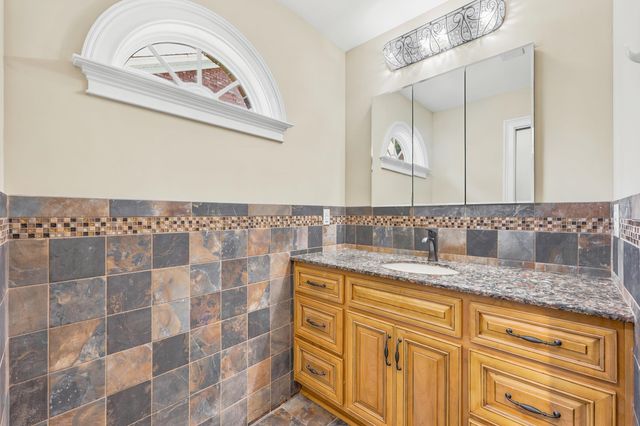 2566 Lake Vista Dr., Little River, SC 29566