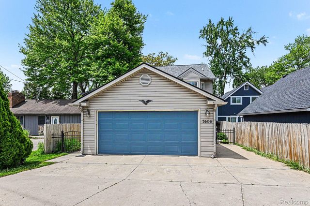 3506 Union Lake Road, Commerce Charter Township, MI 48382