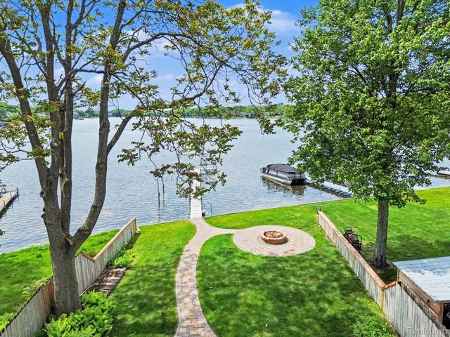 3506 Union Lake Road, Commerce Charter Township, MI 48382