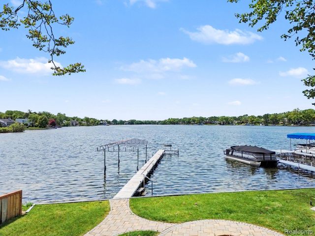 3506 Union Lake Road, Commerce Charter Township, MI 48382