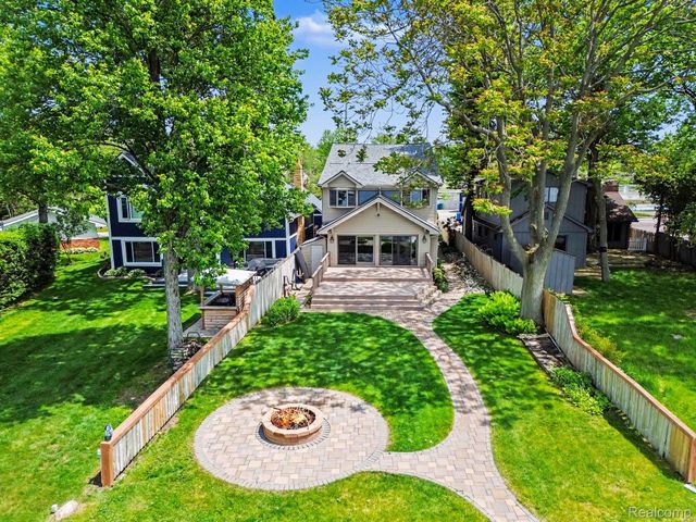 3506 Union Lake Road, Commerce Charter Township, MI 48382