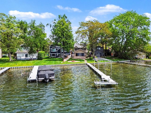 3506 Union Lake Road, Commerce Charter Township, MI 48382