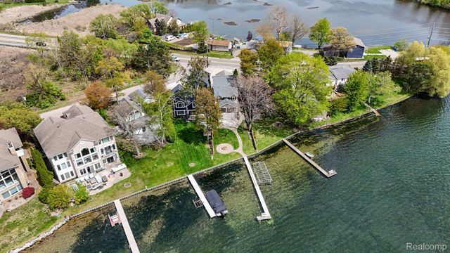 3506 Union Lake Road, Commerce Charter Township, MI 48382