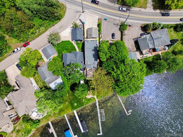 3506 Union Lake Road, Commerce Charter Township, MI 48382