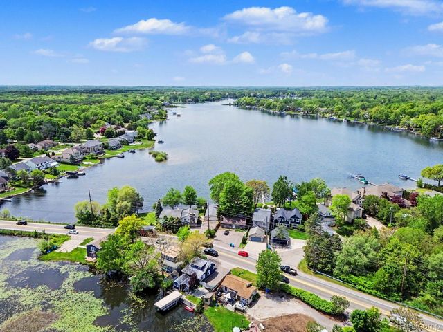 3506 Union Lake Road, Commerce Charter Township, MI 48382