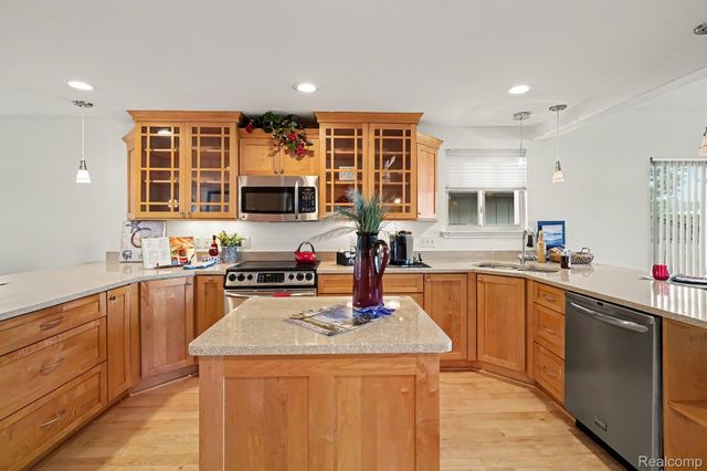 3506 Union Lake Road, Commerce Charter Township, MI 48382