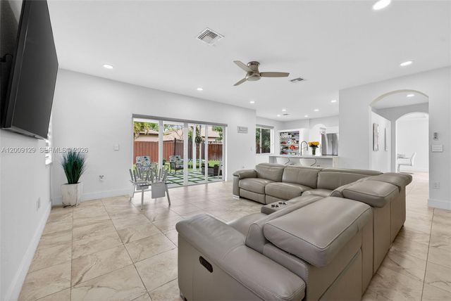1033 NE 35th Ave, Homestead, FL 33033