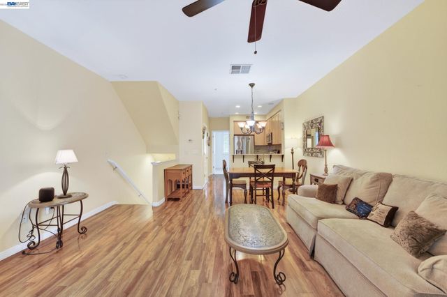 655 Veranda Cir, Hayward, CA 94541